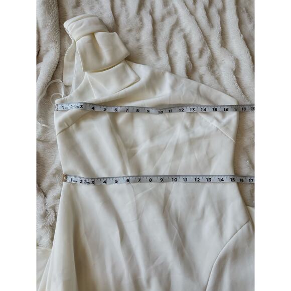 Mac Duggal Ieena FLAWED NWT White Sheath Gown One-Shoulder Bow Slit Dress 8 - Picture 9 of 11